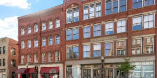 Beautiful and Spacious 1 Bedroom Apartment DOWNTOWN! MUST SEE! Beautiful and Spacious 1 Bedroom Apartment DOWNTOWN! MUST SEE! Gallery 1