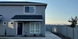 End Townhouse Unit in South Medford/Phoenix Area Gallery 1