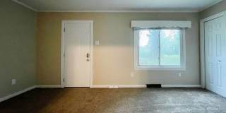 Coming Soon! Cozy 2 Bed / 1 Bath Home — Pet Friendly! Gallery 6