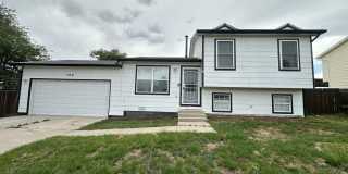 3 Bed 2 Bath Home Minutes From Fort Carson, Schriever, and Peterson Space Force Base!! Gallery 1
