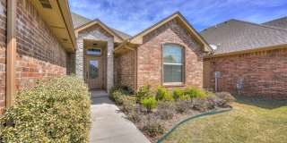 St James Park Home in Norman - Community Pool!  Available in April! Gallery 1