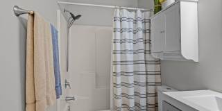 201 W Glenn Street Gallery 32