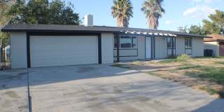 Beautiful Rental with Fireplace, Granite Counters  Relaxing Backyard Gallery 1