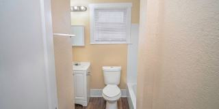 Nice 3 BR Rental Near Downtown Gallery 11
