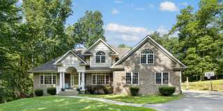 STUNNING HOME ON ACREAGE Gallery 1