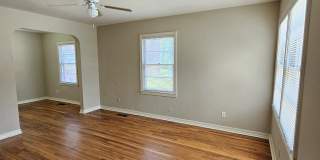 124 S Franklin Boulevard Gallery 4