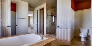 Beautiful 4 bedroom, 4.5 bathroom Home in the Varadero Community Gallery 45