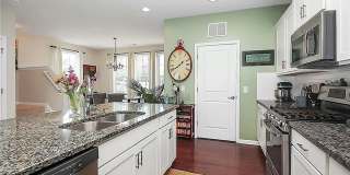 Room in 4 Bedroom Townhome at Sharon Rd W Room in 4 Bedroom Townhome at Sharon Rd W Gallery 8