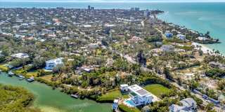 ALL THE CHARM! - Siesta Key 1+ acre on the Bay - 3 bed/ 2 bath pool home Gallery 68