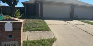 Great Duplex with Open Floor Plan - Wood Laminate Floors in Living Gallery 1