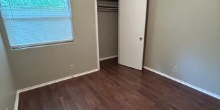 Spacious 4-plex in Central Location Gallery 14