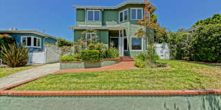 MODERN ARCHITECTURE W/ BEACH CHARM: BRIGHT & AIRY, 4BR3BA, 2-STORY HOME W/ OPEN & BRIGHT LIVING SPACE & LARGE YARD W/ DECK & JACUZZI LESS THAN A BLOCK TO LMU, CLOSE TO PARK, SHOPPING, LAX & 10 MINS TO BEACH! Gallery 37