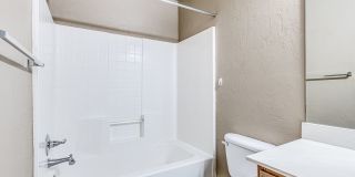 Charming home in Yukon + 3 bedrooms + 2 bathrooms Gallery 19