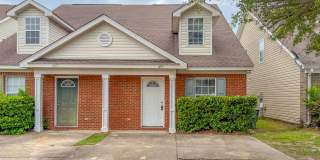 SPACIOUS 3/3 w/ Open Floor Plan, Vaulted Ceilings, Privacy Fenced Yard, & W/D! $1550/month Avail Now! Gallery 1