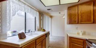 Spacious Townhome in University City for Rent! Gallery 12