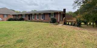 4 Bedrooms, 2 Bathrooms - Home in Rome! Gallery 1
