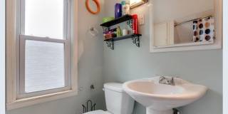 Charming 4 Bedroom/1.5 Bath Home for Rent Gallery 24