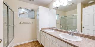 Clean and neat 4 bedroom, 2 bathroom single story in the Fancher Creek area 93727 Gallery 20