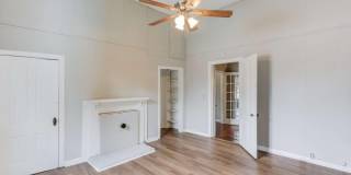 227 Alcovy Street Gallery 16