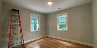 Gorgeous 4 bed in Brookline Village Gallery 17