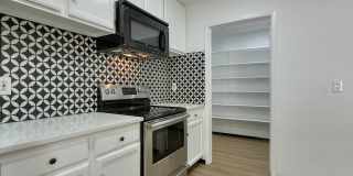 Room in 3 Bedroom Home at Jenkins Dr Gallery 3