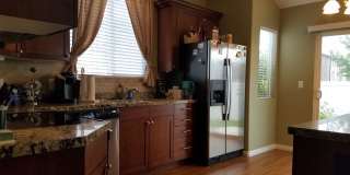3 Bed Townhome with Mountain Views and Community Pool 3 Bed Townhome with Mountain Views and Community Pool Gallery 6