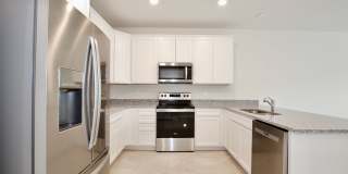 Stunning 4/3 Modern Townhome with a Private Courtyard and a 2 Car Garage in the Desirable Community Pinewood Reserve - Orlando! Gallery 4