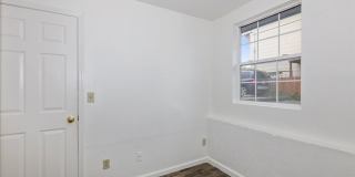 West Oakland 3 Bedroom Flat! Gallery 26