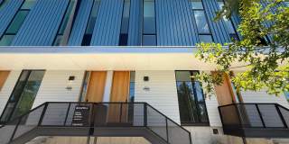 Beautiful 4BD, 3.5BA Downtown Raleigh Luxury Townhome with an Additional Bonus Room, Walkable to Premier Shopping & Dining Beautiful 4BD, 3.5BA Downtown Raleigh Luxury Townhome with an Additional Bonus Room, Walkable to Premier Shopping & Dining Gallery 1