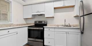 Lovely Two Bedroom Condo in Cotswold! Gallery 7