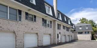 Village on the Green Apartments Gallery 3