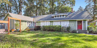 Charming Hillsboro Retreat: Cozy Single-Level Home with Greenhouse & Kids' Clubhouse! Gallery 1