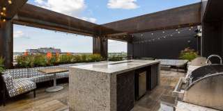 FURNISHED STUDIO IN THE HEART OF THE NORTH LOOP - UTILITIES INCLUDED! Gallery 16