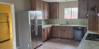 4-Bed, 2.5-Bath House w/2-Car Garage & Pool Gallery 17