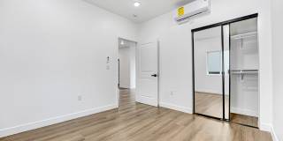 5350 1/2 Oakland Street Gallery 14