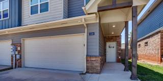 Cute 3 Bedroom 2Bath Duplex - Remodeled unit * You Do Not Want To Miss! Gallery 1