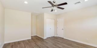 5002 E MITCHELL Drive Gallery 19