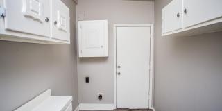 Spacious 4 Bed 2 Bath with Big Backyard Gallery 3