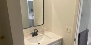 2 Bedroom 1 Bath - Blocks from Pearl Street and Downtown Gallery 13