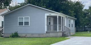 5 bedrooms, 2.5 bathrooms House Gallery 1