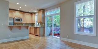 Pristine Spacious 3 Bedroom Lake Oswego Townhome | Skylights, High Ceilings, and Mt. Park Trails at your Doorstep Gallery 15