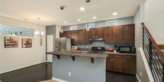 A Modern In-city Style with Comfort of the Suburbs Single Family Detached Condo Gallery 8