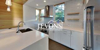 Luxury single-family home with inclusive water, sewer, and garbage Gallery 5