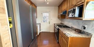 3-Bedroom, 1-Bathroom Home with Large Yard & Garage in South San Francisco Gallery 6
