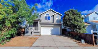 Beautiful Tri-level 4bd House w/Attached Garage & Low Maintenance Yards Beautiful Tri-level 4bd House w/Attached Garage & Low Maintenance Yards Gallery 1