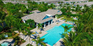 Luxury Naples 2-Bed Home Minutes to Downtown & Beaches | Resort-Style Amenities Gallery 1