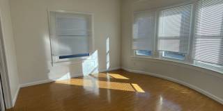 Adorable 2/1 duplex with in unit laundry in a shared outdoor space! Gallery 1
