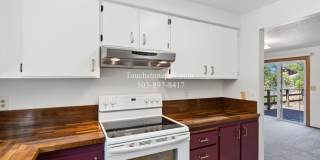 Gladstone 3BD/2BA Home with Large Yard, Shop, & 2 Car Garage Gallery 16