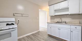 Newly Updated 2 Bed Ranch with Private Backyard Gallery 6