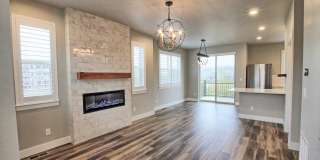 Newer 2 bed 2.5 bath Castle Rock townhome. Gallery 6